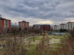 Облачно со дожд и температури до 16 степени