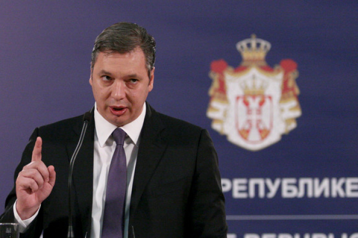Вучиќ бил подготвен да употреби сила за да ја задржи власта - телефонски повици го натерале да се повлече