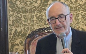 Кардинал Черни: Теологијата мора да го брани човечкото достоинство во ерата на вештачката интелигенција