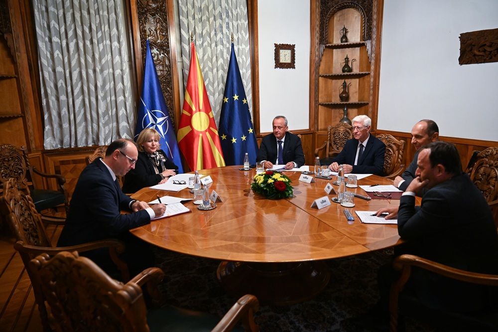 Гаши и четворица експретседатели на парламентот потпишаа одлука за формирање Совет на поранешни претседатели на Собранието