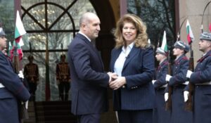 Оставка од Илијана Јотова и Румен Радев, се бара на протестите во Бугарија