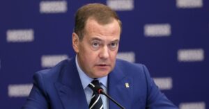 „Дејли експрес“: Медведев му порача на Трамп да нареди ликвидација на Зеленски