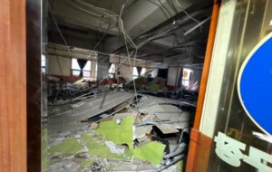 Се урна таванот во супермаркет, повредени најмалку 38 луѓе