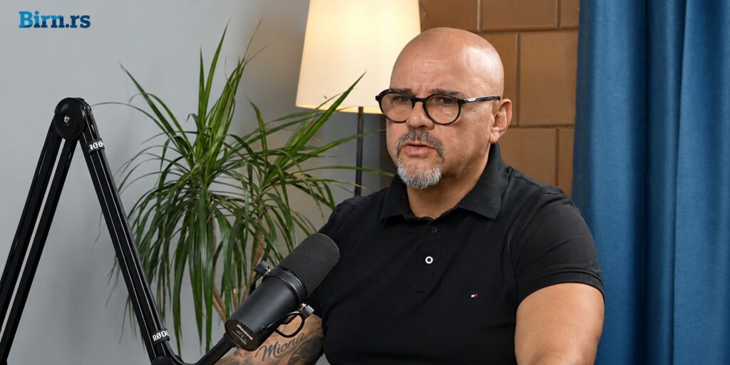 Инсајдер открива како владејачката партија во Србија користи платени насилници