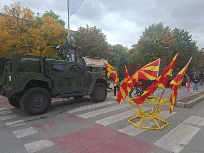 ИЗЛОЖБА НА НАШАТА АРМИЈА ВО ПРИЛЕП: Боречки вештини на специјалните единици и дел од опремата и оружјето на АРМ