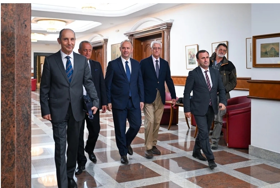 Гаши ја потпиша Одлуката за формирање на Совет на поранешни претседатели на Собранието