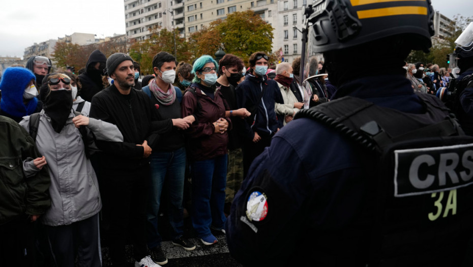 Протести во Франција: Студентите тврдат дека 90 отсто од факултетите се блокирани или затворени
