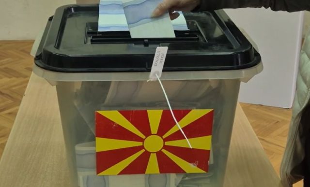 Над половина од граѓаните нема, не знаат или не откриваат дали ќе гласаат на избори, ЗНАМ падна на 1 отсто