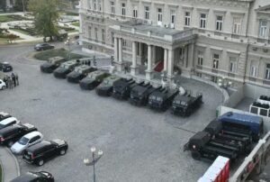 ВИДЕО: Жандармерија и возила за разбивање демонстрации распоредени во центарот на Белград