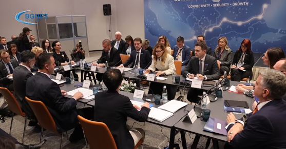 Петрова-Чамова по средбата со Муцунски: Најдобрата гаранција за Северна Македонија е исполнување на обврските од 2022 г.