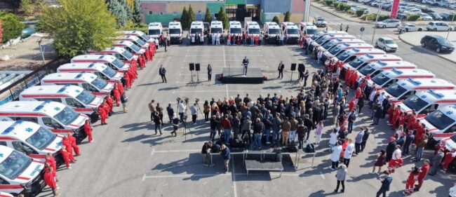 ЗДРАВСТВОТО ДОБИ 100 НОВИ АМБУЛАНТНИ ВОЗИЛА, КЛЕКОВСКИ ВЕЛИ НАЈМНОГУ ФАЛАТ ВОЗАЧИ