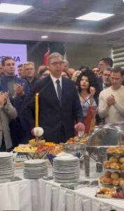(ВИДЕО) Вучиќ не го дава Информер: ако го згаснете, нема дијалог четири години