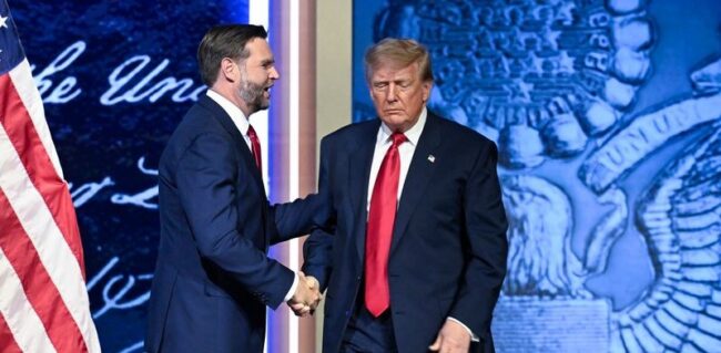 ТРАМП И ВЕНС ГИ ОБВИНИЈА ИМИГРАНТИТЕ ЗА ПРОТЕСТИТЕ ВО ФРАНЦИЈА