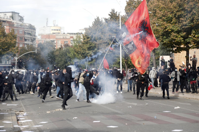 Во Албанија продолжуваат протестите, ЕУ бара одговорност