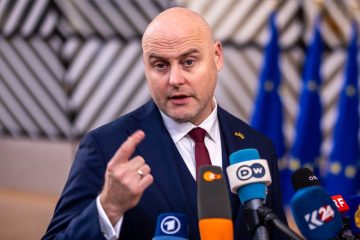 Да се откажеме од едно пиво годишно и да ѝ помогнеме на Украина, вели премиерот на Летонија