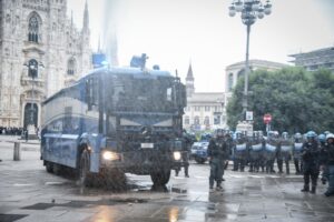 ВИДЕО: Мелони со војска го брани Милано од демонстрантите