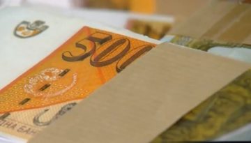 ПРОСЕЧНАТА ПЛАТА ВО АВГУСТ ДОСТИГНА 48.733 ДЕНАРИ: Годишен раст од 7,6 проценти, објави ДЗС