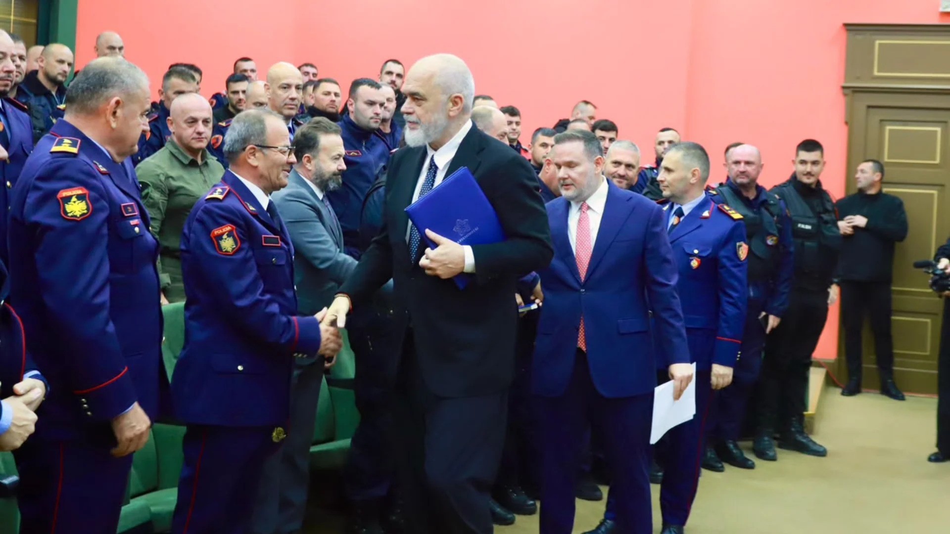 Рама:По 2.500 евра за полицајците од првите борбени редови на протестите
