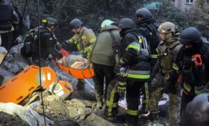 (ВИДЕО) Врз Запорожје фрлени 5 авионски бомби – загинаа 17 лица, а 18 се повредени