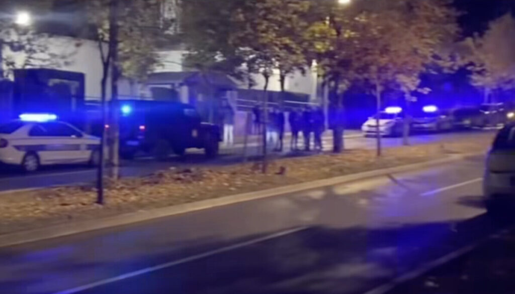 Малолетникот кој нападна жандарм во Белград во мај бил уапсен во Минхен под сомнение дека подготвувал терористички напад, а во јули бил депортиран во Србија