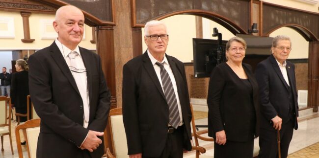 ДОДЕЛЕНА НАГРАДАТА „11 ОКТОМВРИ“ НА ВЕНКО АНДОНОВСКИ, ВЛАДО ПОПОВСКИ, ЃУЛУМСЕР КАСАПИ И ДИМИТАР ПАНДЕВ