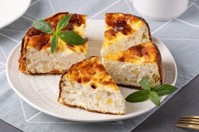 РЕЦЕПТ НА ДЕНОТ: Пита со компири и сирење – без кори, мека и вкусна