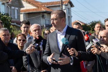 (ВИДЕО) Мицкоски: ВМРО-ДПМНЕ во првиот круг во Брвеница го победи СДСМ четири спрема еден, очекувам конечна победа со рекордни над 4.000 гласа