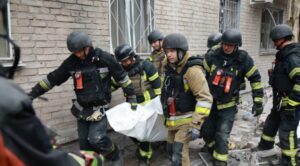 (ВИДЕО) Бројот на загинати во рускиот напад врз Запорожје се искачи на 7, меѓу кои и три деца