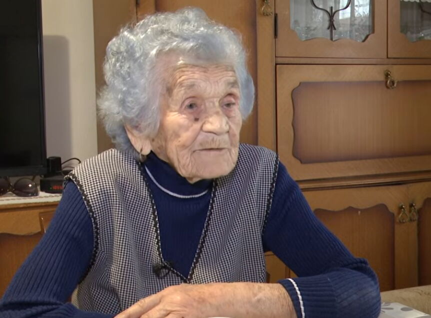 Даница од Бања Лука има 103 години, не пие лекови, сама го средува дворот и прави зимница, но откако знае за себе не го прескокнува овој оброк