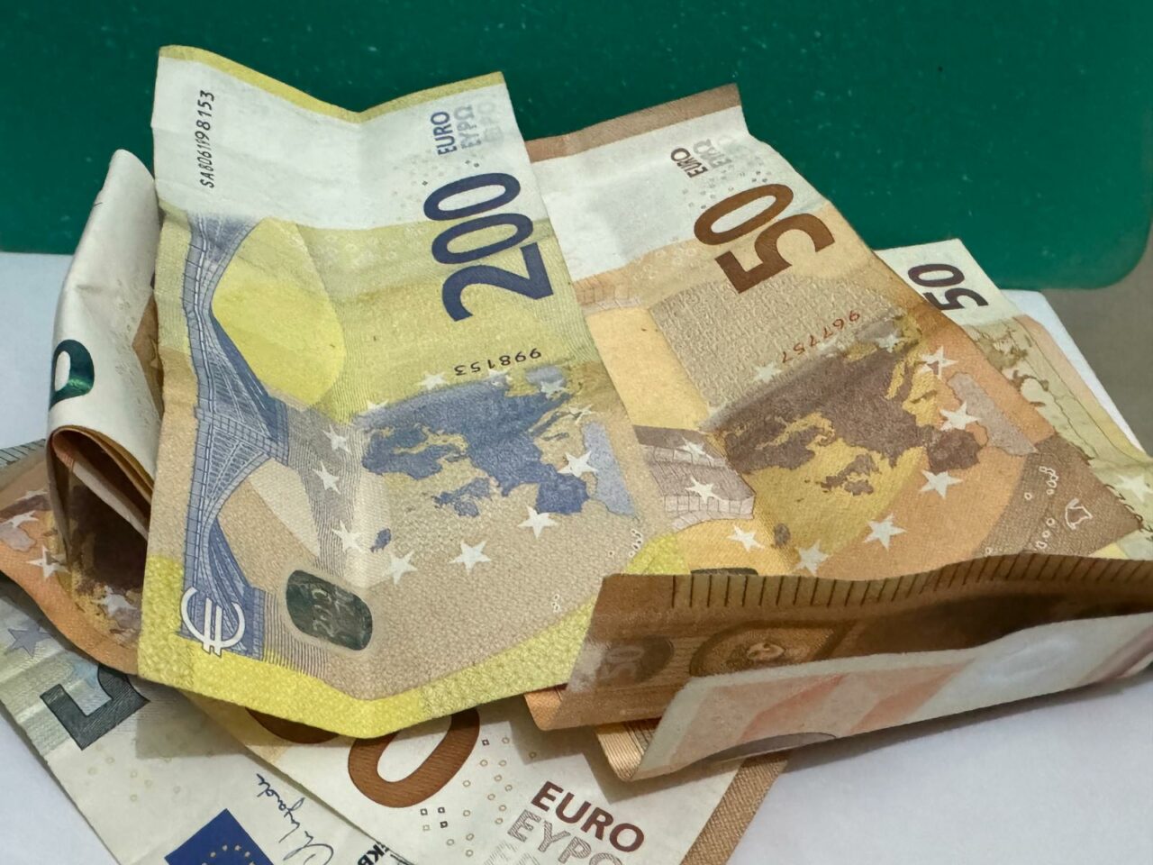 ПРОДАЛ КОМПАНИЈА ЗА 112 МИЛИОНИ ЕВРА, ПА ГИ НАГРАДИЛ ВРАБОТЕНИТЕ – Неочекуван потег на шпански претприемач