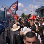 Немири во Приштина: Најмалку 20 повредени, денеска продолжуваат протестите