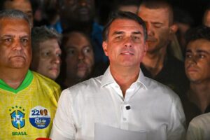 (ВИДЕО) Синот на Болсонаро побегна во САД по изборниот пораз, Трамп му одобри виза