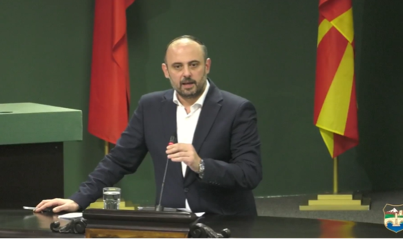 (ВИДЕО) Советниците од Левица во Град Скопје го исвиркаа Ѓорѓиевски – тој ги нарече хор „ветер и магла“