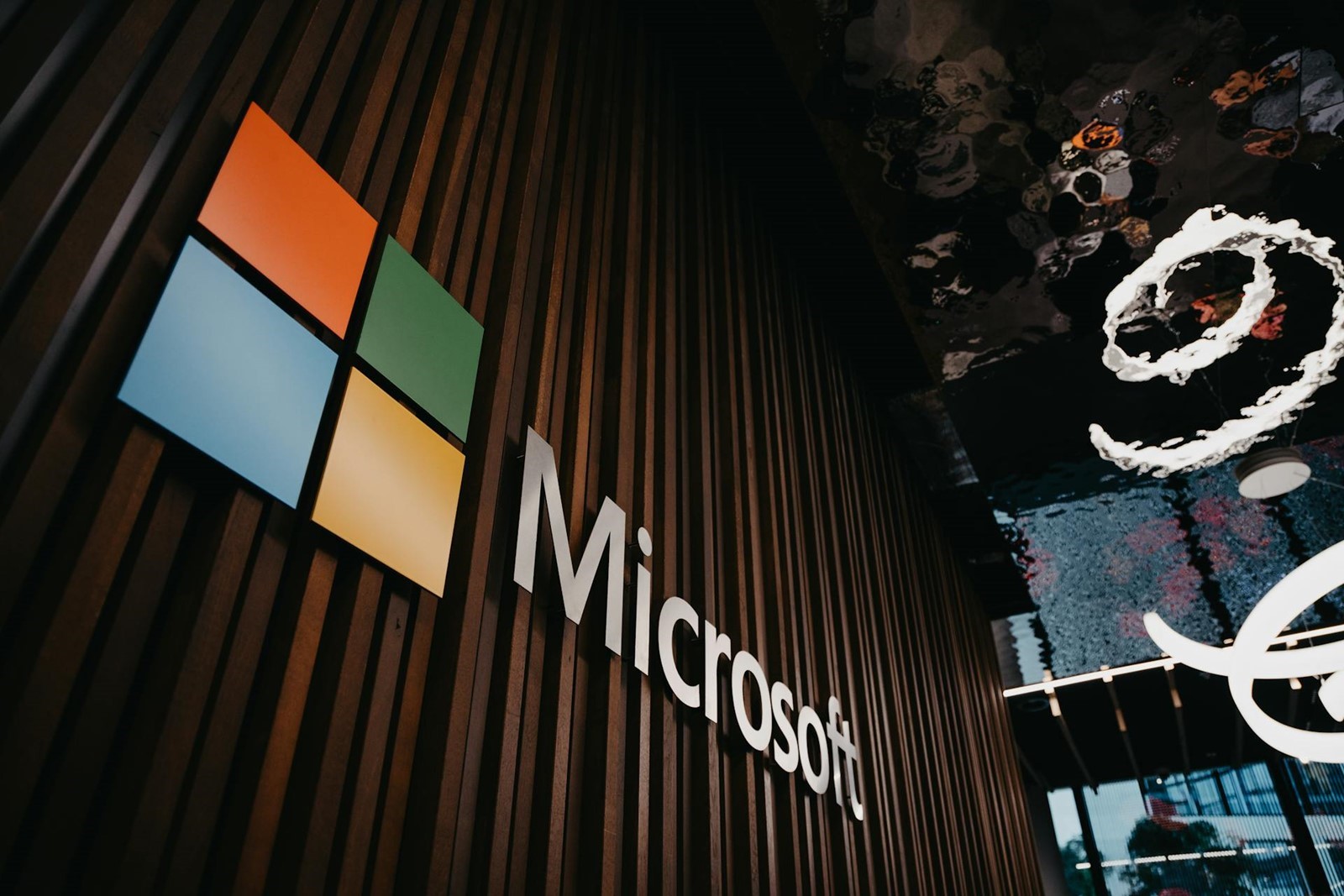 Microsoft нуди отпремнини за 60.000 работници доколку самите одлучат да заминат