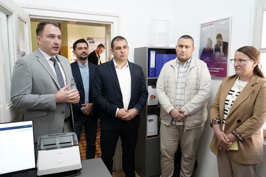 Андоновски: Нашата цел е електронските услуги да стигнат до секој граѓанин