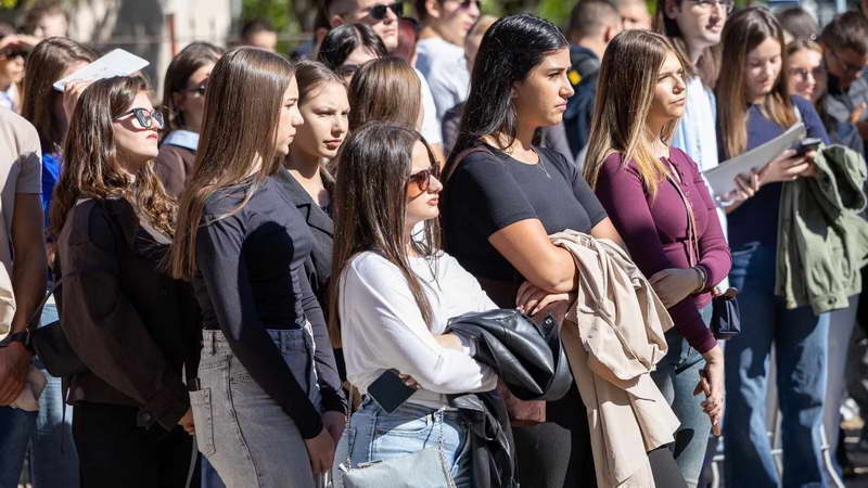 Почна новата академска година, политичарите ги пречекаа новите студенти