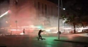 ВИДЕО: Опасна ескалација во Тирана, нови протести најавени за денеска