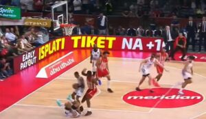Потресни сцени во „Арена“, тешка повреда на Мајк Џејмс (ВИДЕО)