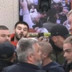 Граѓани упаднаа во телевизијата „Информер“ во Белград, прекината програмата во живо