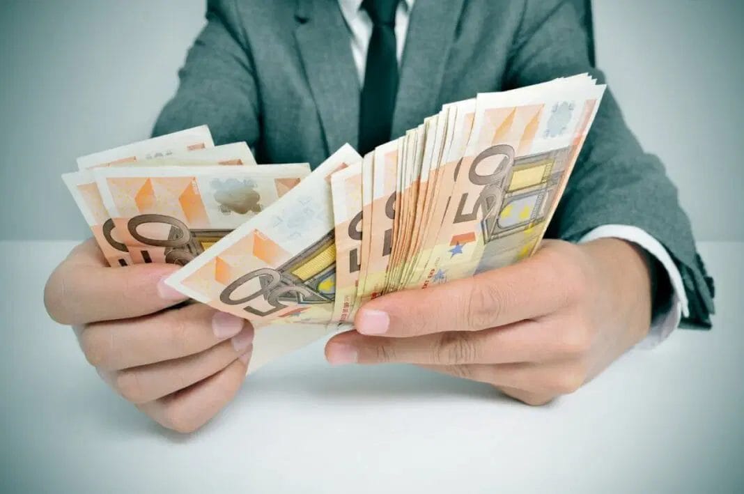 Македонците сè почесто живеат на кредит: Еве за што најмногу позајмуваат пари