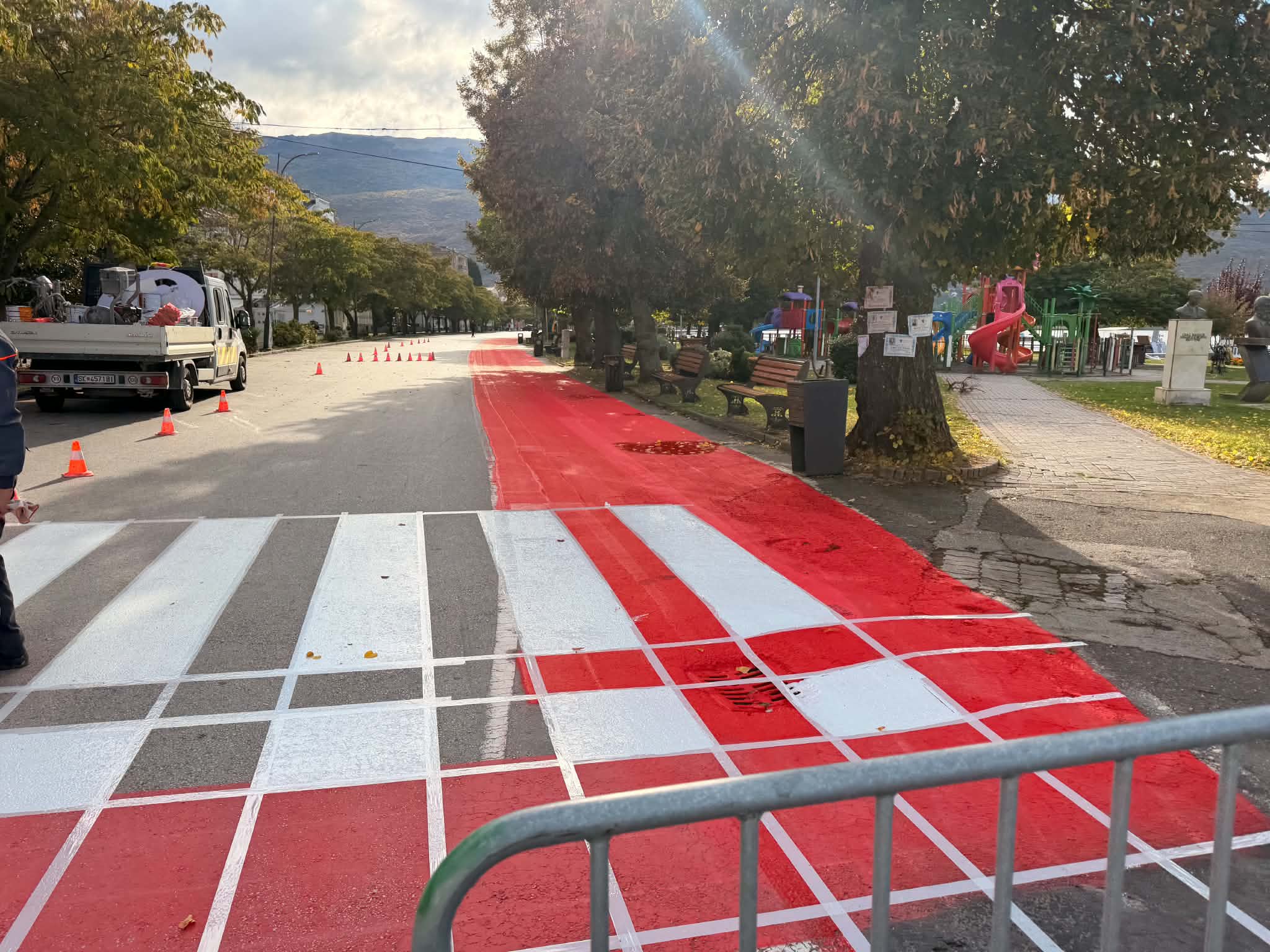 Од денес нова хоризонтална сигнализација на Кеј Македонија во Охрид