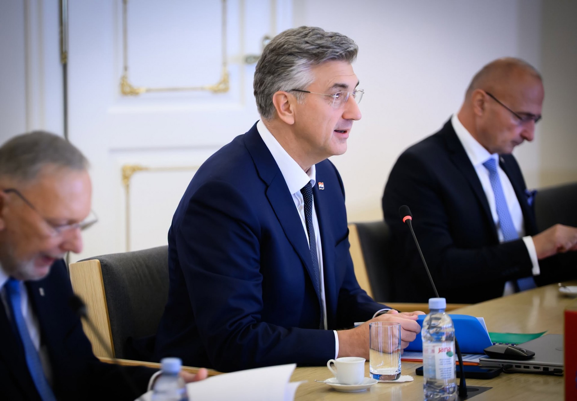 Пленковиќ: Хрватска внимателно го следи големото воено зајакнување на Србија, кое наликува на „шопинг-манија“