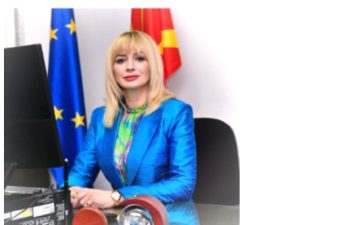 СНААТА ЈА БРАНИ СВЕКРВАТА: Од кога е срамота да се печали од земјоделие, праша сопругата на судијата со парите во ѕидот