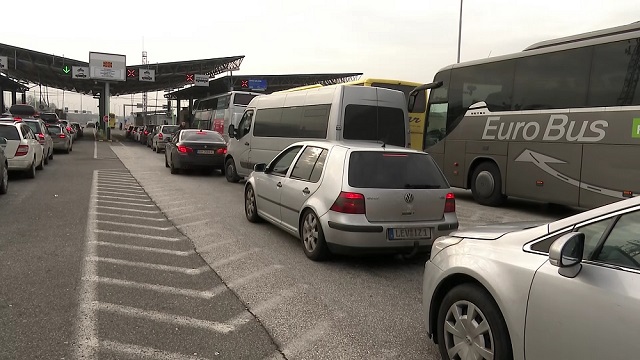 Македонски новинари задржани на граница при влез во Србија