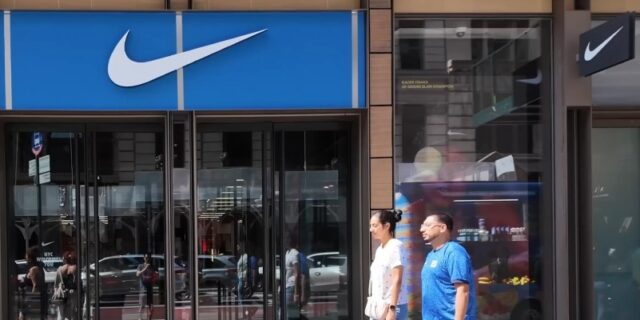 „Најк“ тоне на берзата: Компанијата најави пад на приходите и отпуштања