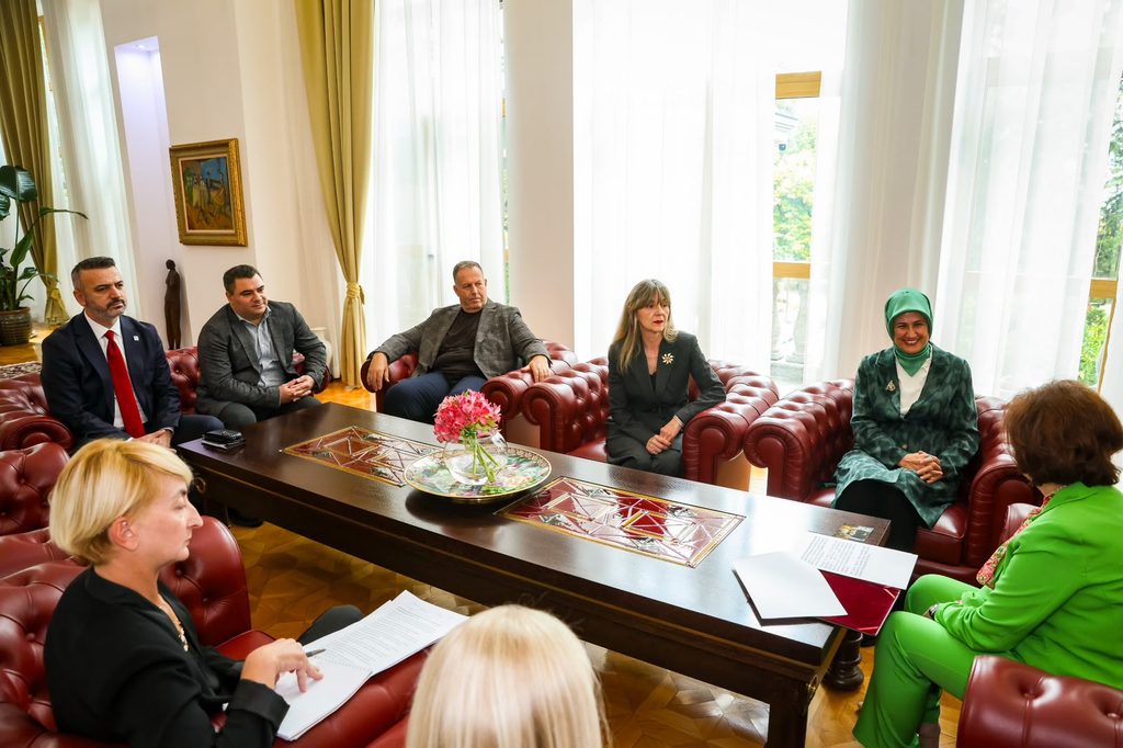 Сиљановска-Давкова ја прими претседателката на турската Црвена полумесечина