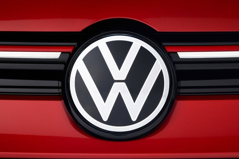 „Volkswagen“ планира замрзнување на платите на голем дел од работниците до 2030-та