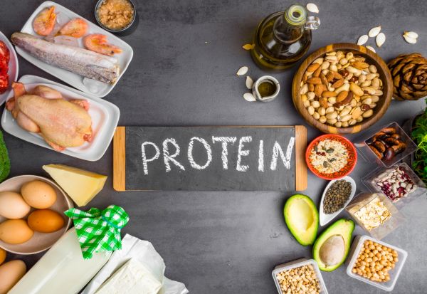 Aко внесувате премногу протеини, а малку се движите, би можеле побрзо да стареете