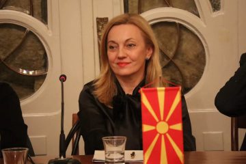 МАКЕДОНИЈА НЕ БАРА ПРИВИЛЕГИЈА ТУКУ ФЕР ТРЕТМАН: Европската иднина не смее да биде заложник на билатерални спорови, кажа Петир