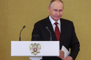 Путин: Ќе одговориме на нападите врз рафинериите
